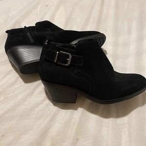 Black mini boots